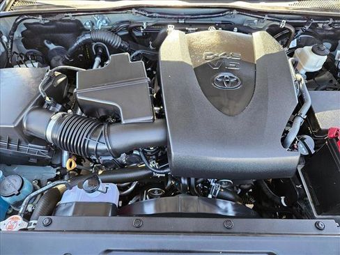 Used 2022 Toyota Tacoma TRD Off-Road w/ Technology Package image 20