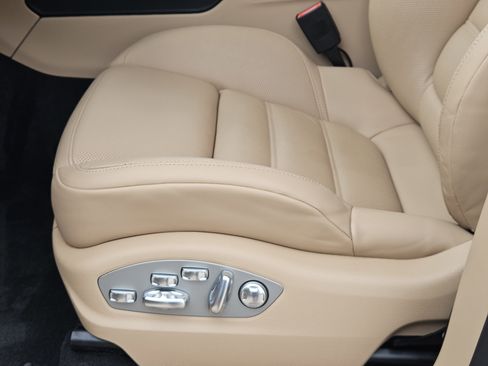 Certified 2025 Porsche Macan image 23