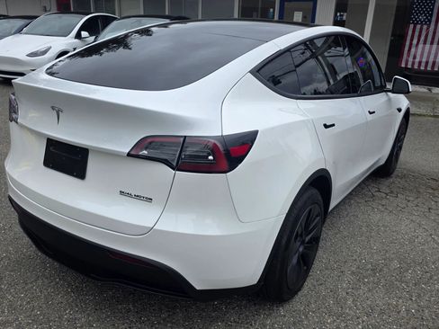 Used 2025 Tesla Model Y Long Range image 5