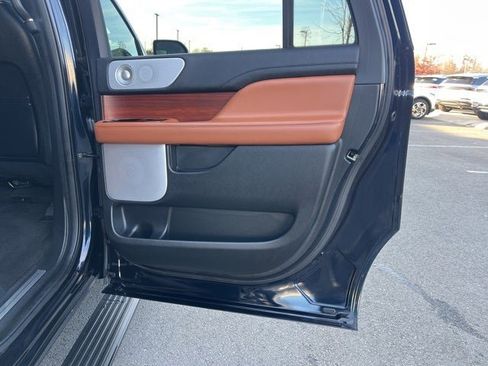 Used 2021 Lincoln Navigator L Reserve w/ Luxury Package image 22