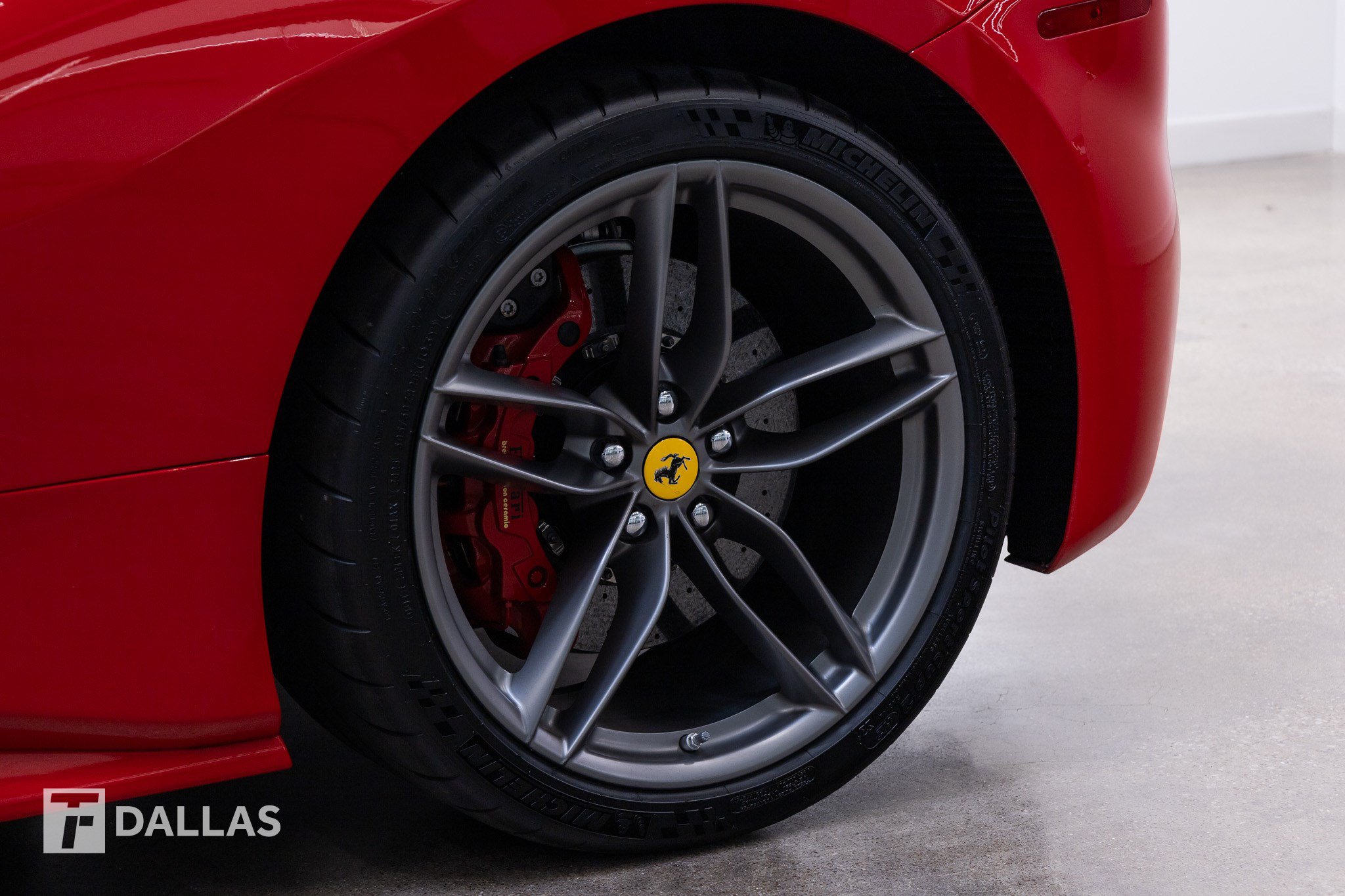 Used 2018 Ferrari 488 GTB RWD image 5