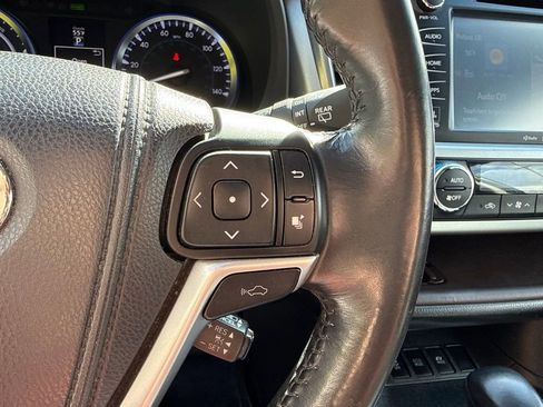 Used 2014 Toyota Highlander Limited w/ Driver Technology Package image 32