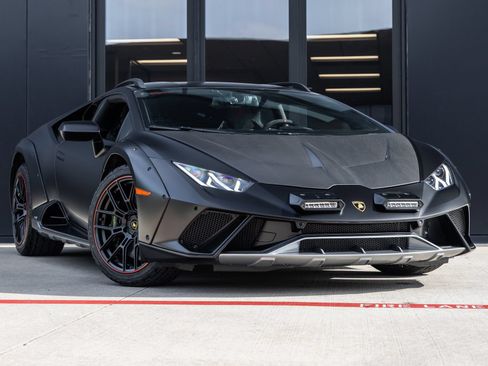 Used 2023 Lamborghini Huracan Sterrato AWD/4WD image 2