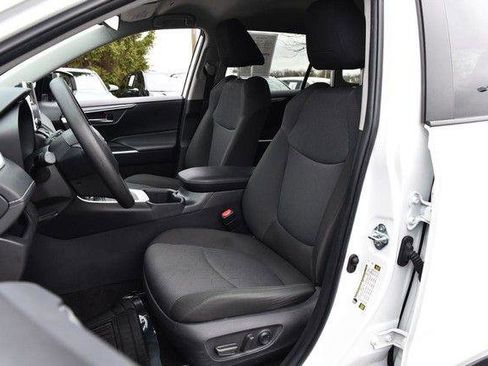 Used 2025 Toyota RAV4 XLE image 19