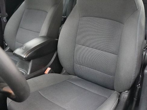 Used 2017 Chevrolet Cruze LT w/ Convenience Package FWD image 4