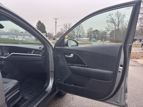 Used 2022 Kia Niro EX w/ Cold Weather Package image 45