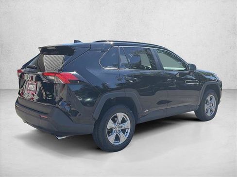 Used 2025 Toyota RAV4 LE AWD/4WD image 5