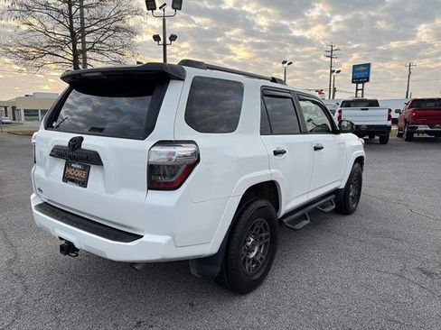 Used 2020 Toyota 4Runner Venture w/ Moonroof Package image 7
