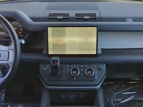 Used 2024 Land Rover Defender 130 X-Dynamic SE image 29