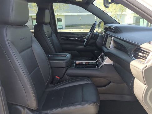 Used 2022 GMC Yukon XL Denali RWD image 32