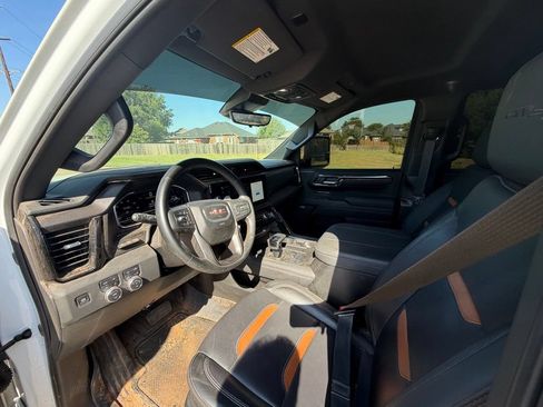 Used 2025 GMC Sierra 1500 AT4 w/ AT4 Premium Package AWD/4WD image 6