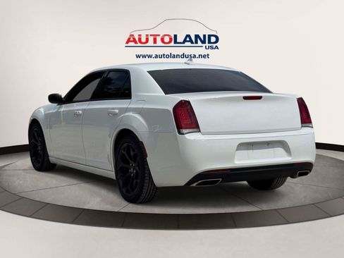 Used 2019 Chrysler 300 S RWD image 5
