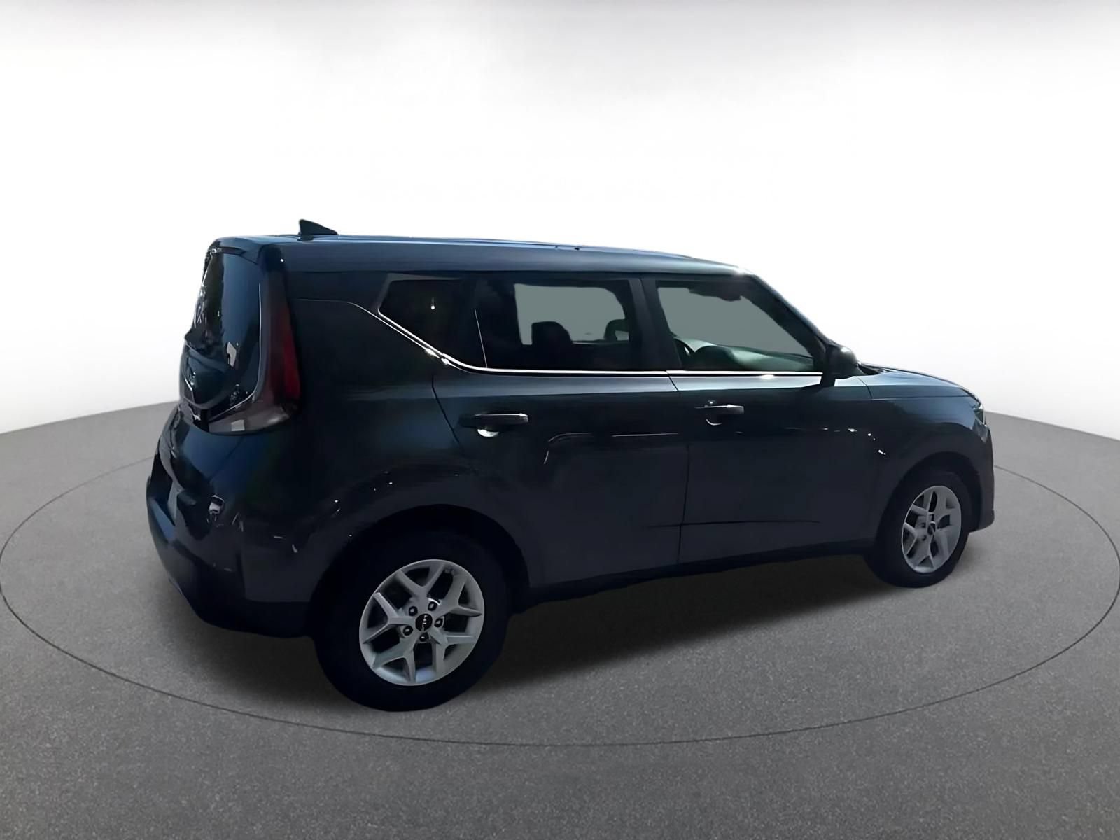 Used 2025 Kia Soul LX w/ LX Technology Package FWD image 13
