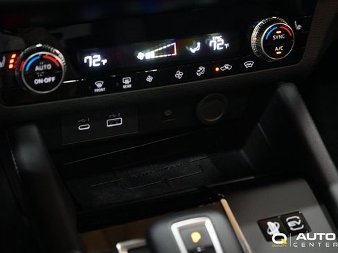 Used 2025 Mitsubishi Outlander SE image 28