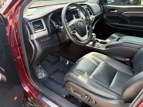 Used 2018 Toyota Highlander Limited Platinum AWD/4WD image 13