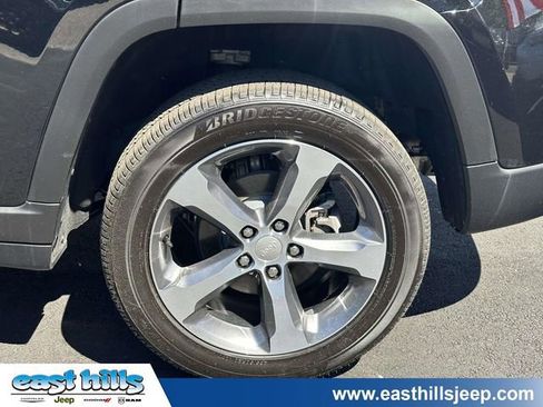 Certified 2025 Jeep Grand Cherokee Limited AWD/4WD image 10