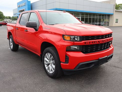 Used 2020 Chevrolet Silverado 1500 Custom w/ Custom Value Package AWD/4WD image 2