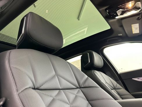 New 2026 BMW 740i w/ Premium Package image 25