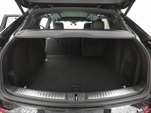 Used 2025 Porsche Macan image 32