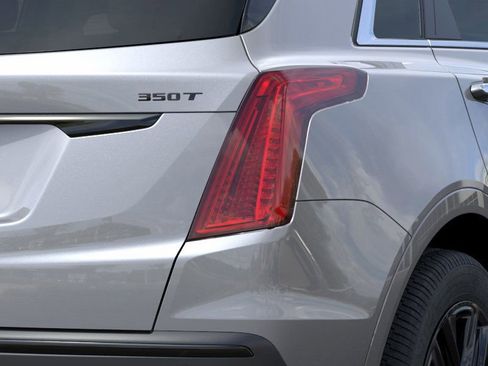 New 2026 Cadillac XT5 Luxury image 11