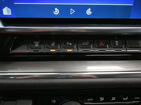 Used 2024 Chevrolet Silverado 2500 High Country w/ High Country Premium Package image 16