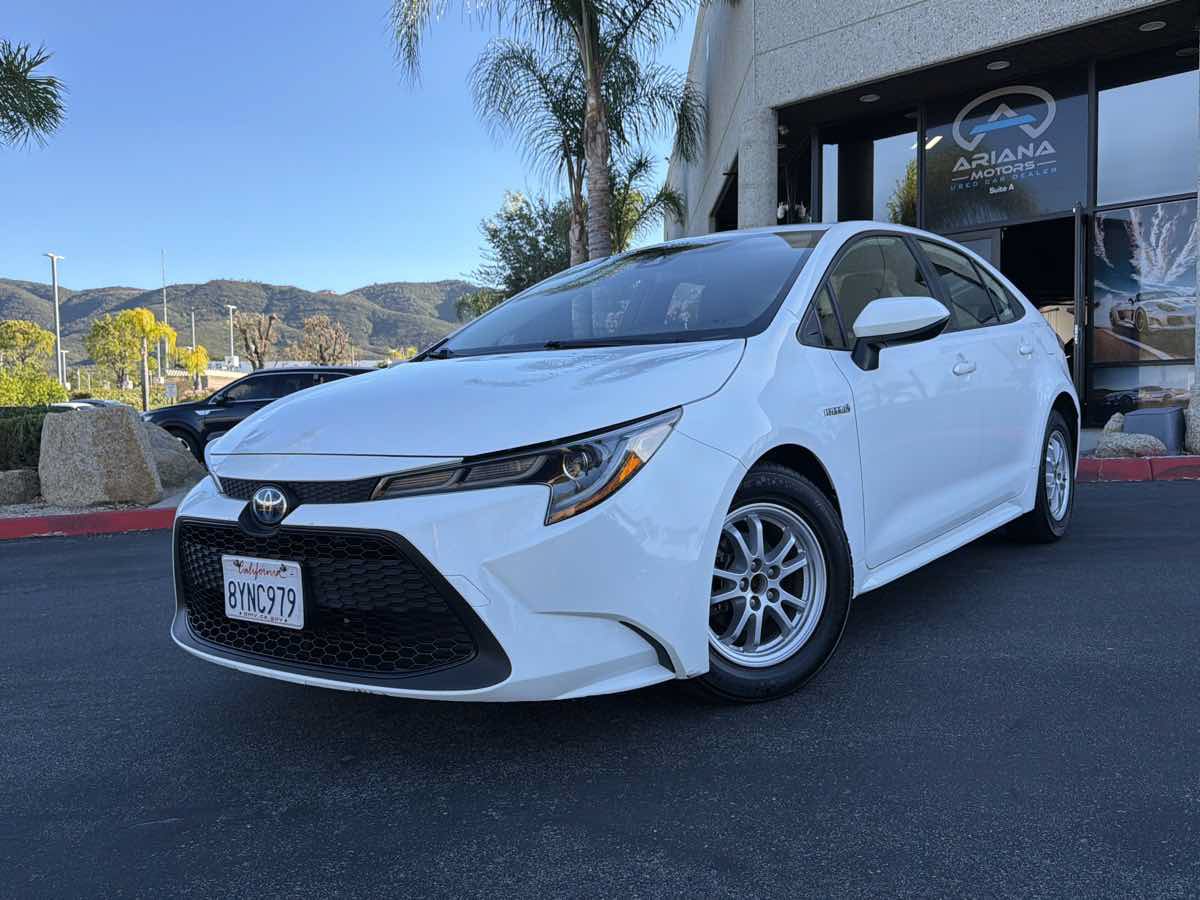 Used 2021 Toyota Corolla LE FWD image 2