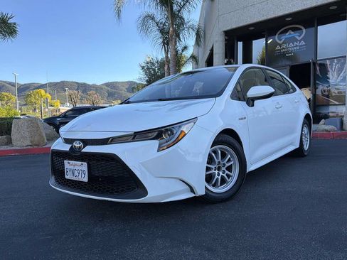 Used 2021 Toyota Corolla LE FWD image 2