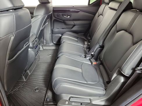 Used 2025 Honda Pilot EX-L image 12