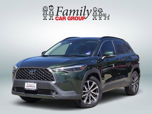 Used 2022 Toyota Corolla Cross XLE w/ Convenience Package image 1