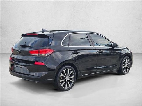 Used 2018 Hyundai Elantra GT image 5