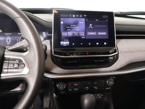 Used 2024 Jeep Compass Sport image 5