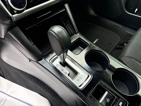 Used 2019 Subaru Outback 2.5i Premium image 16