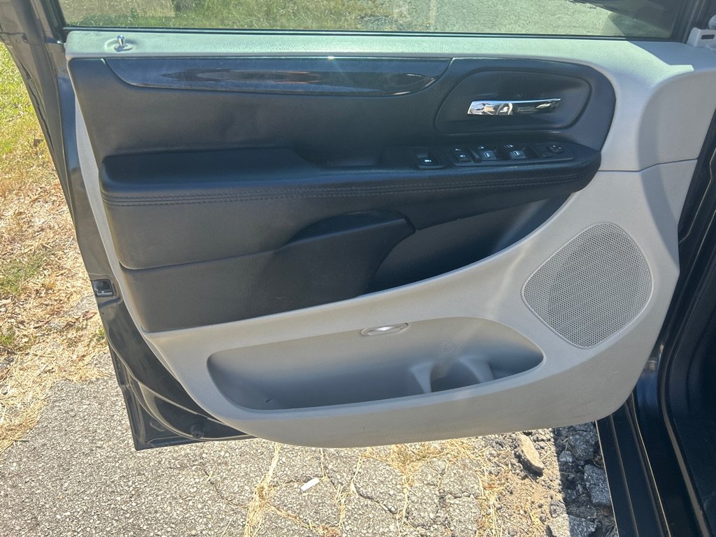 Used 2016 Dodge Grand Caravan SXT FWD image 7
