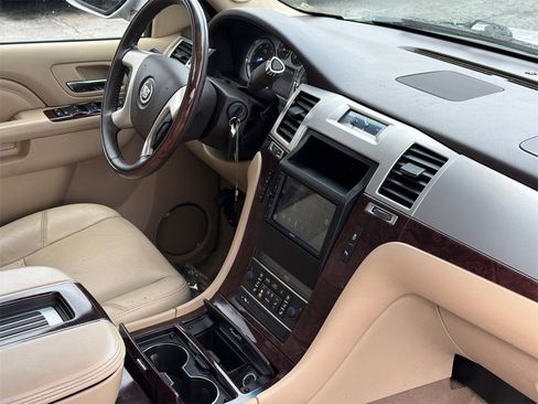 Used 2013 Cadillac Escalade Luxury image 12