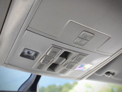 Used 2021 Volkswagen Tiguan SE w/ Panoramic Sunroof Package AWD/4WD image 75