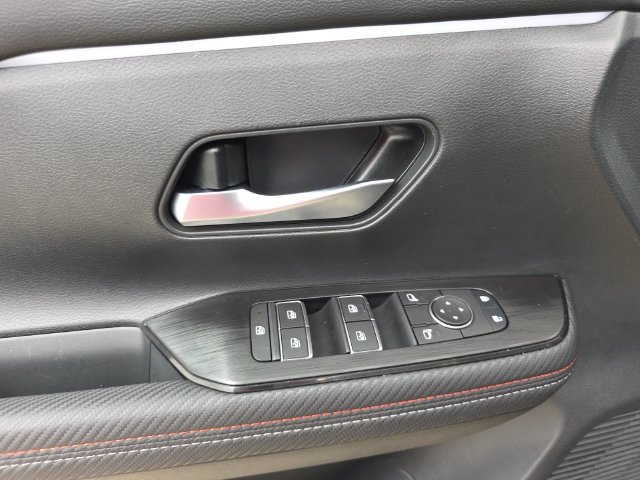 Used 2026 Nissan Kicks SR FWD image 27