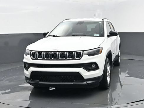 Used 2024 Jeep Compass Latitude AWD/4WD image 21