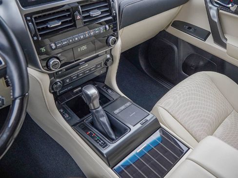 Used 2023 Lexus GX 460 Premium image 16