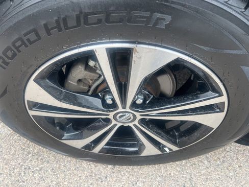 Used 2023 Nissan Sentra SV w/ Trunk Package image 35