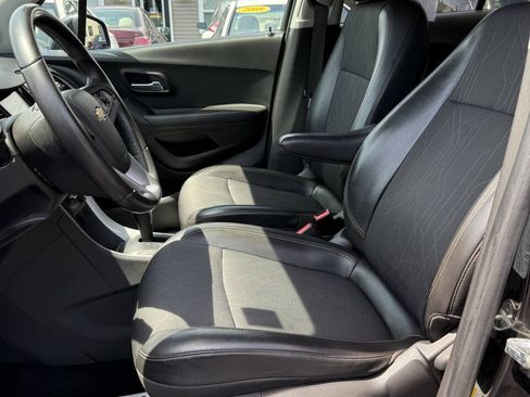 Used 2019 Chevrolet Trax LT w/ LT Convenience Package AWD/4WD image 9