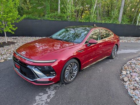 Certified 2024 Hyundai Sonata Limited FWD image 1