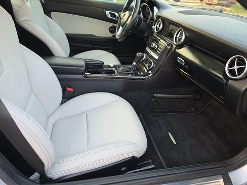 Used 2015 Mercedes-Benz SLK 250 image 14