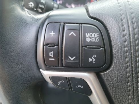 Used 2018 Toyota Highlander XLE image 28