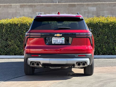 Certified 2026 Chevrolet Traverse LT w/ Driver Confidence Package FWD image 5