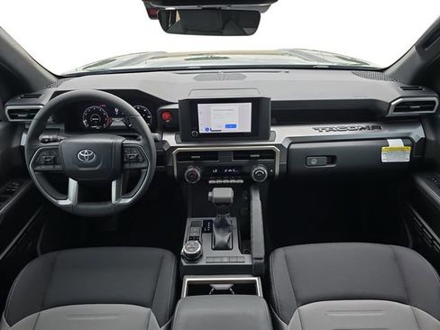 Used 2025 Toyota Tacoma TRD Off-Road image 9