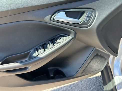Used 2017 Ford Focus SE image 10