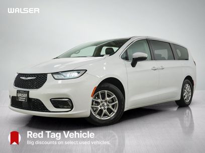 Used 2023 Chrysler Pacifica Touring-L