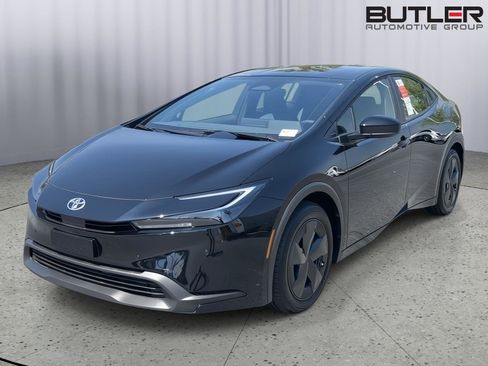 New 2026 Toyota Prius LE FWD image 1