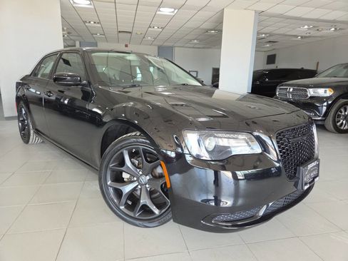 Used 2022 Chrysler 300 Touring w/ Sport Appearance Package RWD image 1