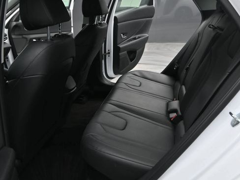 Used 2023 Hyundai Elantra Limited image 15